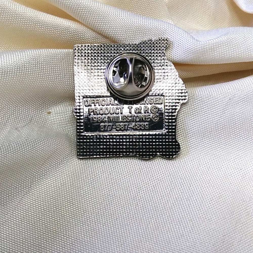 Rose Parade Pin - Picture 2 of 4
